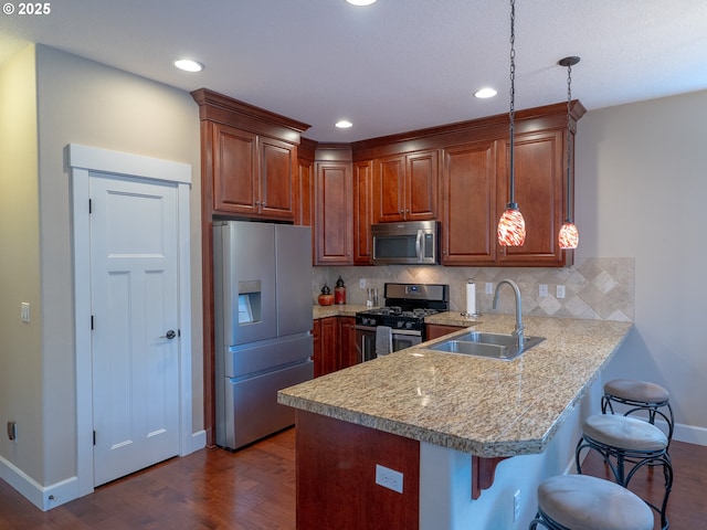 14988 SE Glenbrook Rd, Clackamas, OR 97015 - kitchen featuring stainless steel appliances, dark wood finished floors, a peninsula, a kitchen bar, and recessed lighting