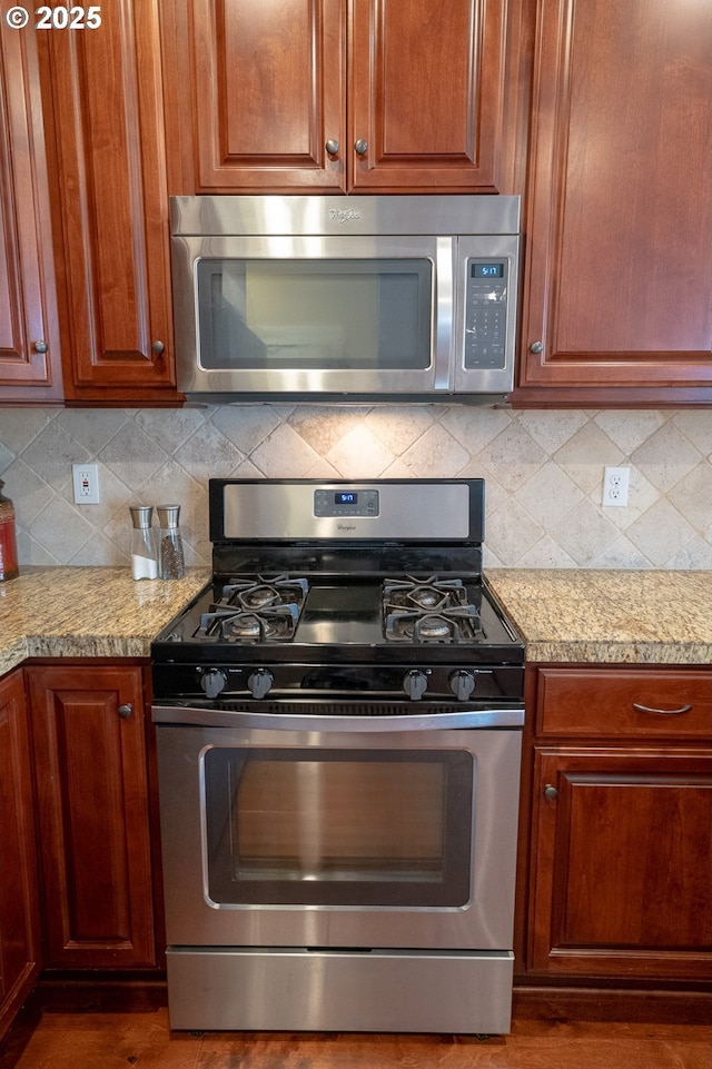 14988 SE Glenbrook Rd, Clackamas, OR 97015 - kitchen with stainless steel appliances, backsplash, and brown cabinetry