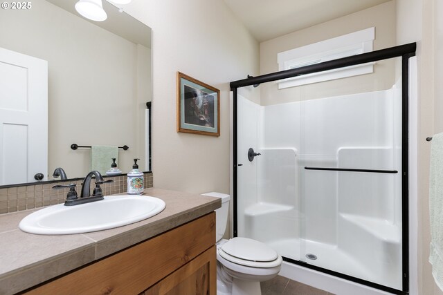 11862 White Ln, Oregon City, OR 97045 - full bath featuring a stall shower, vanity, toilet, and tasteful backsplash
