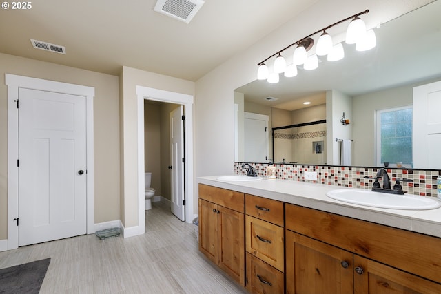 11862 White Ln, Oregon City, OR 97045 - full bath with backsplash, double vanity, toilet, and baseboards