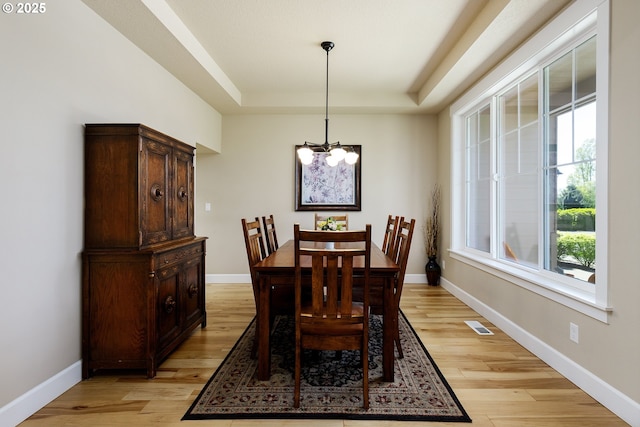 11862 White Ln, Oregon City, OR 97045 - dining room featuring a tray ceiling, a chandelier, light wood-type flooring, and baseboards