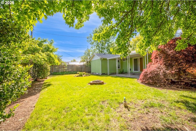 view of yard featuring an outdoor fire pit