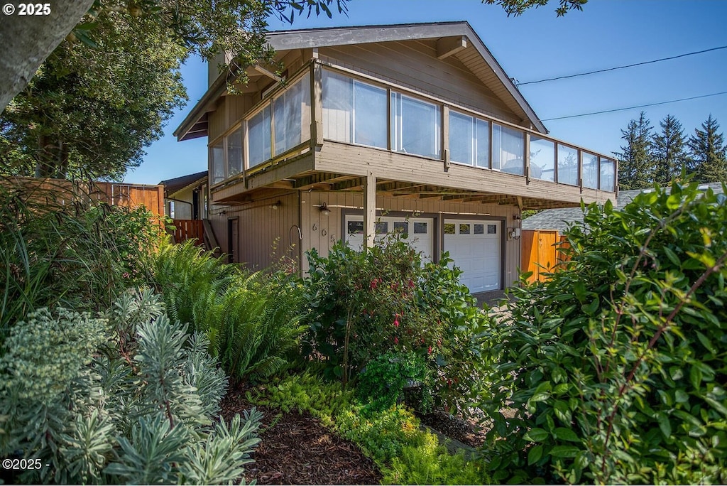 605 SE 2nd St, Newport, OR 97365 - view of front facade with a garage