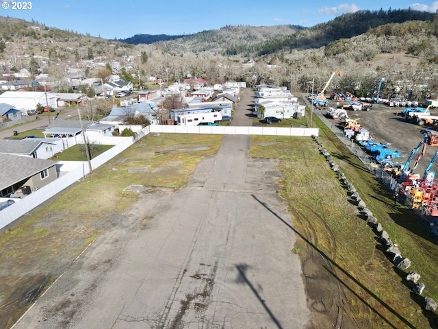 Listing photo 3 for 2727 NE Stephens St, Roseburg OR 97470