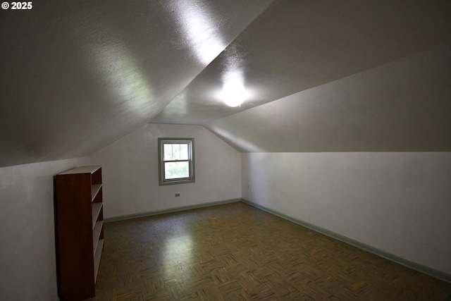 719 W 11th St, The Dalles, OR 97058 - bonus room featuring vaulted ceiling, a textured ceiling, and baseboards