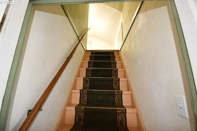 719 W 11th St, The Dalles, OR 97058 - view of staircase