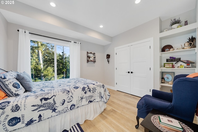 bedroom featuring recessed lighting, baseboards, a closet, and light wood-style floors