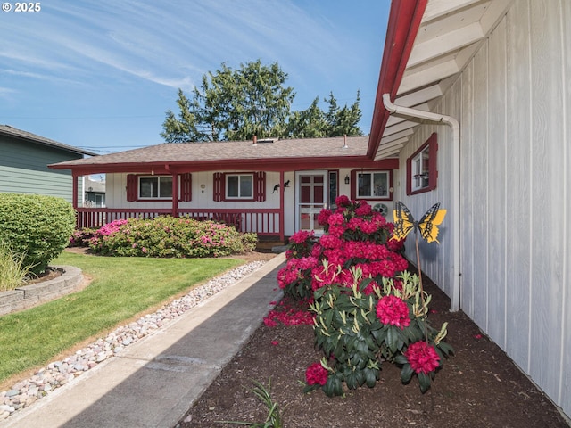 19838 NE Wasco St, Portland, OR 97230 - view of front of property with covered porch and a front lawn
