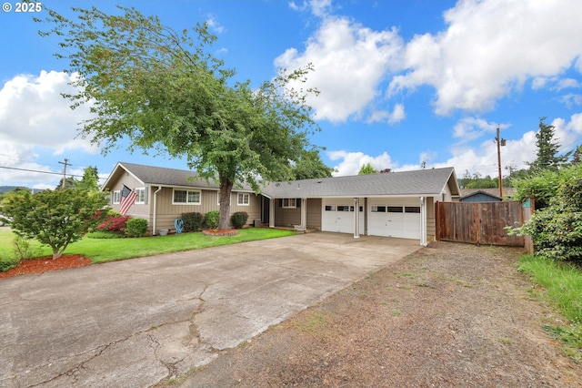 1808 S 4th St, Cottage Grove, OR 97424 - ranch-style house with driveway and a garage