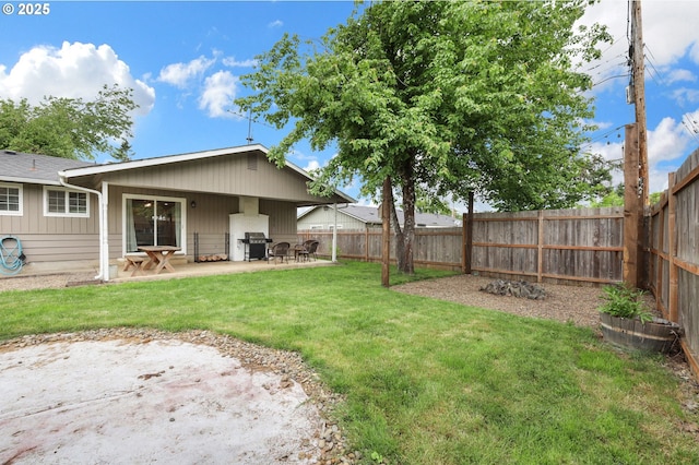 1808 S 4th St, Cottage Grove, OR 97424 - view of yard with a patio