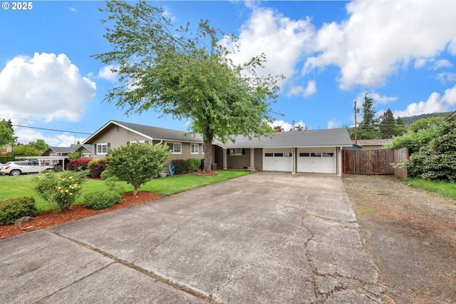 1808 S 4th St, Cottage Grove, OR 97424 - ranch-style house with a garage and driveway