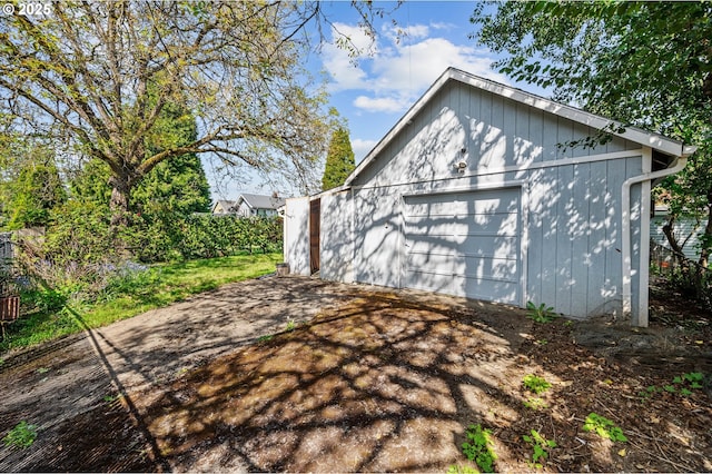 7817 N Washburne Ave, Portland, OR 97217 - garage with driveway