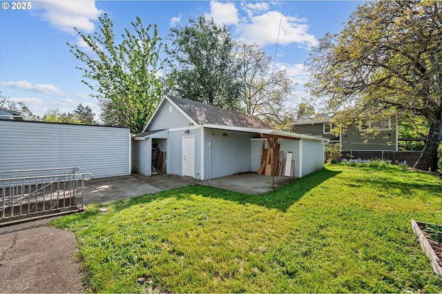 7817 N Washburne Ave, Portland, OR 97217 - garage with fence