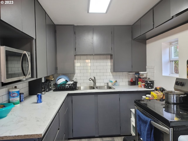 130 Aker Dr, Myrtle Creek, OR 97457 - kitchen with appliances with stainless steel finishes, a sink, and gray cabinets