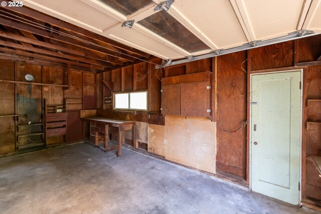 1379 Tucker Rd, Hood River, OR 97031 - view of garage