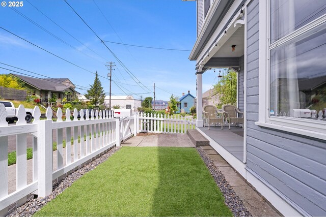 view of yard with a patio