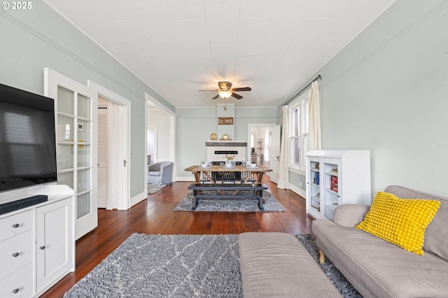 living area with dark wood-style floors and ceiling fan
