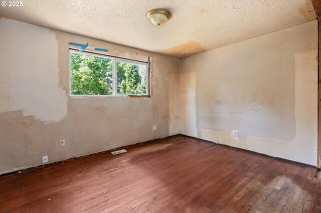 1203 NE 190th Pl, Portland, OR 97230 - spare room featuring hardwood / wood-style flooring and a textured ceiling