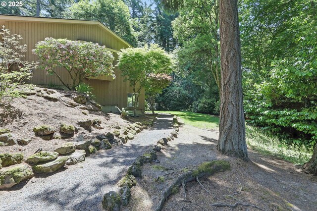 12028 SW Lesser Rd, Portland, OR 97219 - view of yard