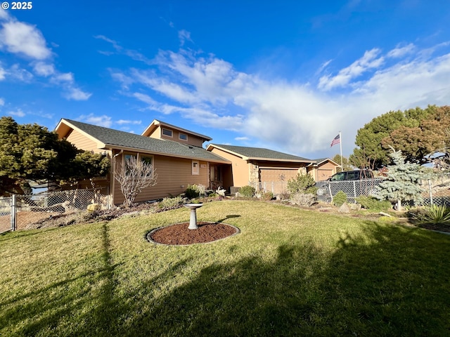 view of front facade featuring a front yard and fence