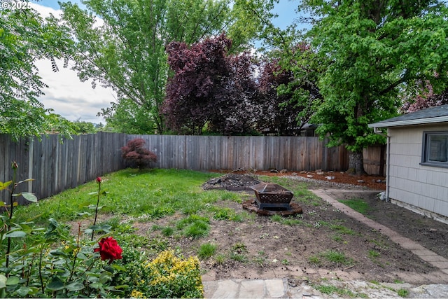 4033 Hanna St, Roseburg, OR 97471 - fenced backyard with a fire pit
