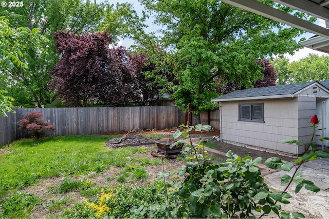 4033 Hanna St, Roseburg, OR 97471 - view of yard featuring an outbuilding and a storage unit
