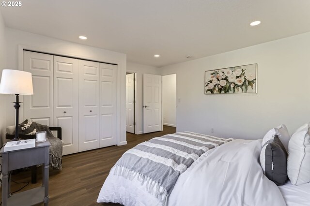 1189 S Aspen Way, Canby, OR 97013 - bedroom featuring dark wood-style floors, baseboards, and recessed lighting