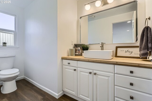1189 S Aspen Way, Canby, OR 97013 - bedroom featuring dark wood-type flooring, a closet, and recessed lighting