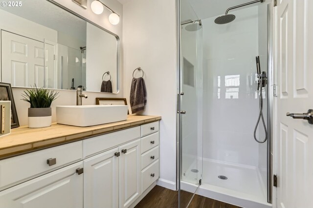 1189 S Aspen Way, Canby, OR 97013 - bathroom with baseboards, toilet, vanity, and wood finished floors