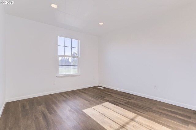 1189 S Aspen Way, Canby, OR 97013 - unfurnished bedroom with baseboards, dark wood-type flooring, recessed lighting, and a closet