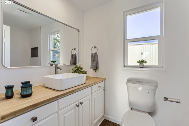 1189 S Aspen Way, Canby, OR 97013 - unfurnished bedroom featuring baseboards, dark wood-style flooring, recessed lighting, and a closet