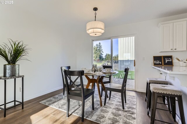 1189 S Aspen Way, Canby, OR 97013 - living area with wood finished floors, baseboards, and recessed lighting