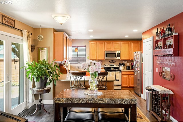 216 Churchill Downs St, Albany, OR 97322 - kitchen with appliances with stainless steel finishes, wood finished floors, recessed lighting, and tile counters