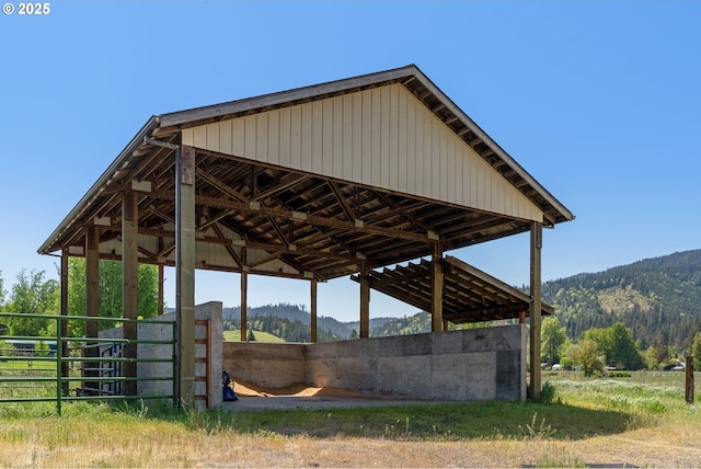 surrounding community featuring a mountain view