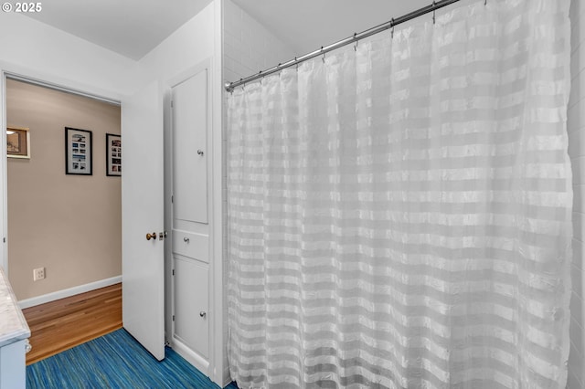 1815 SE 97th Ave, Vancouver, WA 98664 - full bathroom featuring wood finished floors and baseboards