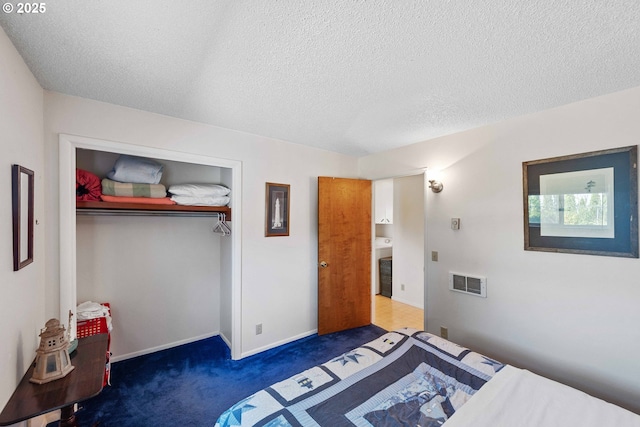 91256 Cape Arago Hwy, Coos Bay, OR 97420 - carpeted bedroom with a textured ceiling, washer / dryer, a closet, and baseboards
