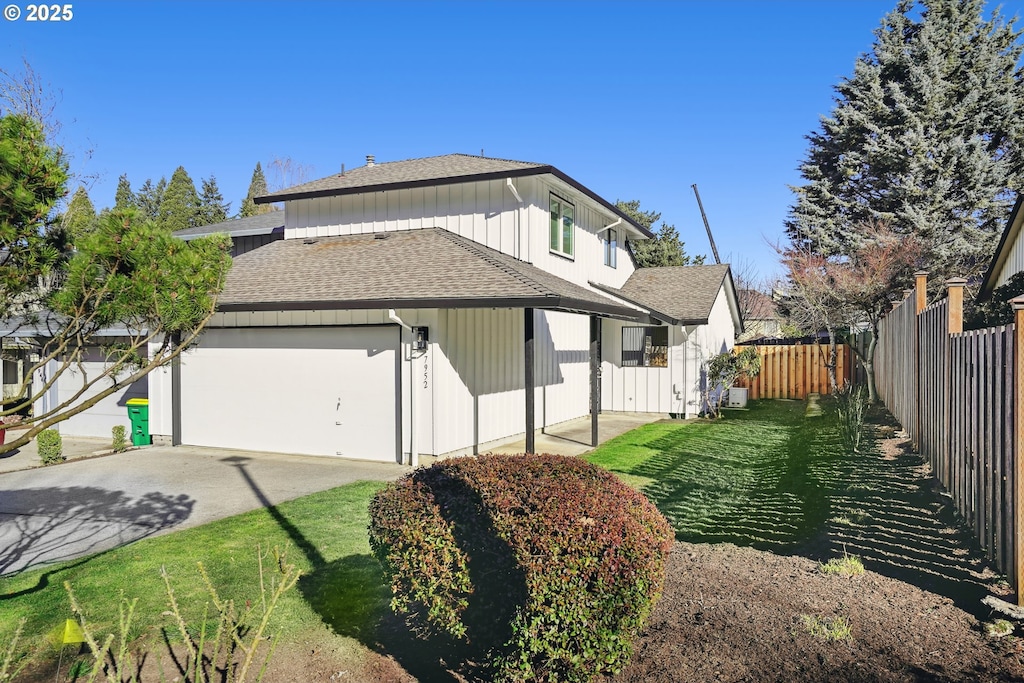 view of front of home featuring a garage and a front yard