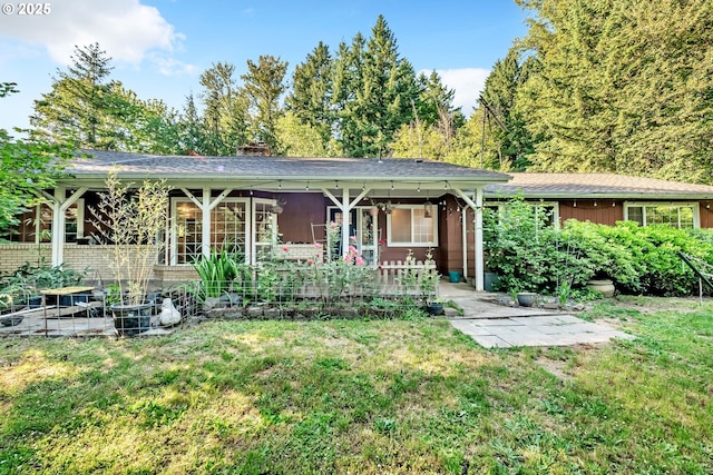 32739 Taylor Butte Rd, Cottage Grove, OR 97424 - ranch-style house featuring a front lawn and a chimney