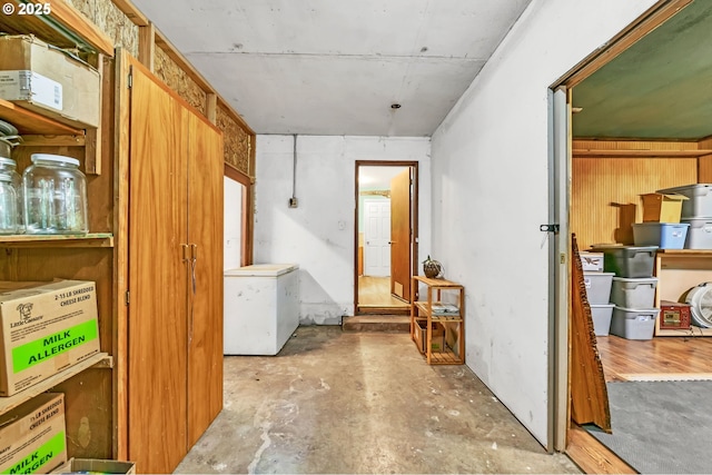 32739 Taylor Butte Rd, Cottage Grove, OR 97424 - hallway featuring concrete flooring