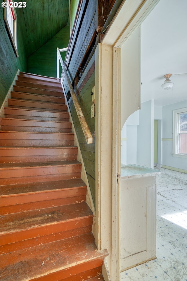 3807 NE Grand Ave, Portland, OR 97212 - view of stairway