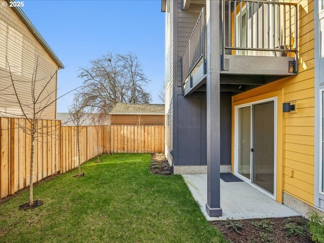 view of yard with a patio and a balcony