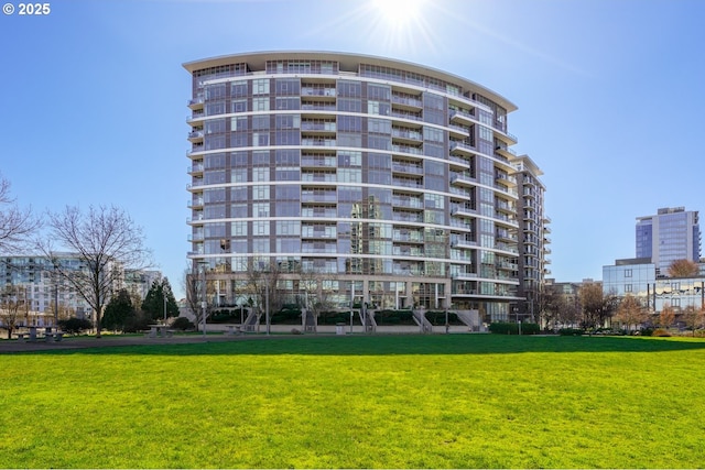 view of apartment building / complex