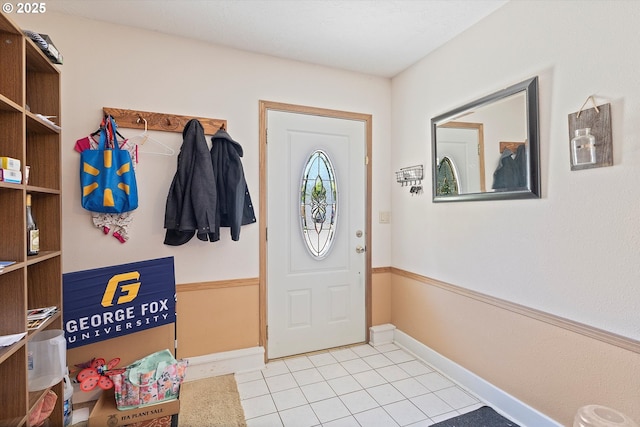 410 W Jefferson St, Carlton, OR 97111 - foyer entrance with light tile patterned flooring and baseboards