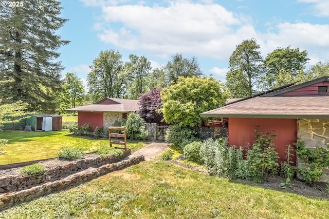 view of yard featuring a shed and an outbuilding