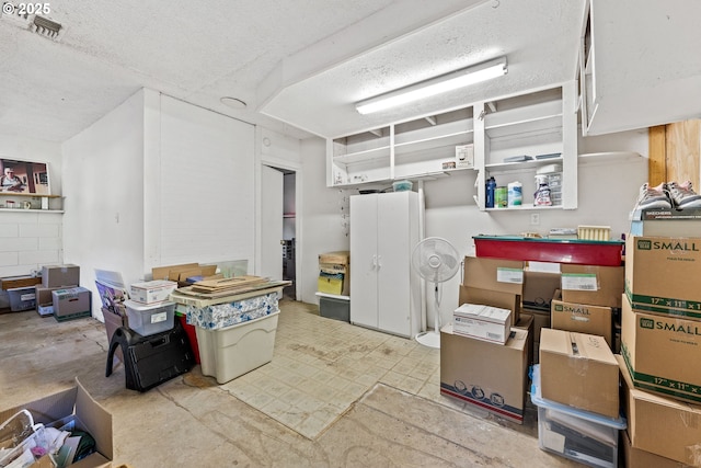 905 Summit Loop, Grants Pass, OR 97527 - below grade area with a textured ceiling