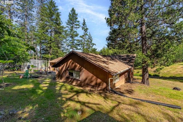 905 Summit Loop, Grants Pass, OR 97527 - view of home's exterior featuring a lawn