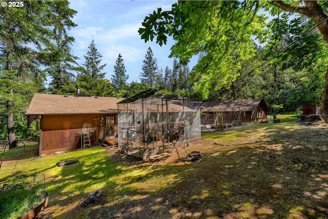 905 Summit Loop, Grants Pass, OR 97527 - rear view of property featuring a yard
