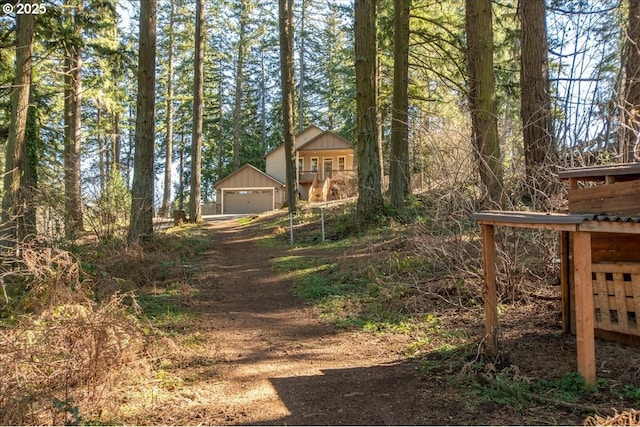 view of yard featuring an outbuilding and a detached garage