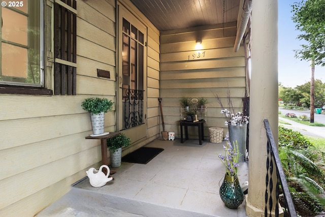 1937 SE Knight St, Portland, OR 97202 - doorway to property featuring a porch