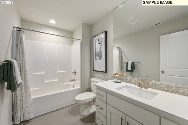 8809 S 3rd St Unit 35, Ridgefield, WA 98642 - full bath with vanity, shower / tub combo, and recessed lighting